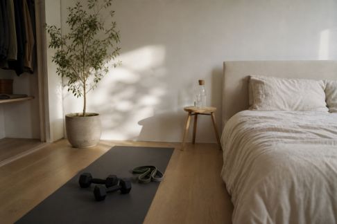 Intégrer un espace fitness discret dans sa chambre
