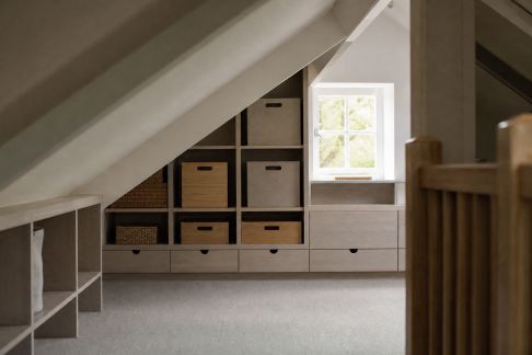 Optimiser l’espace de rangement sous les combles