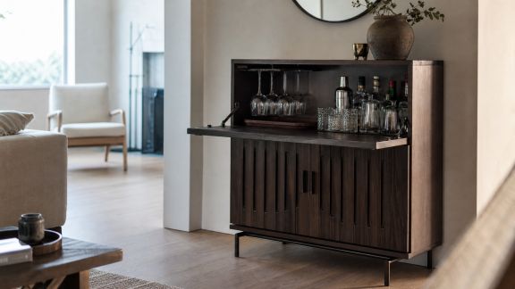 Comment sélectionner un meuble bar compact et fonctionnel pour l’intérieur
